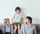 談笑する家族